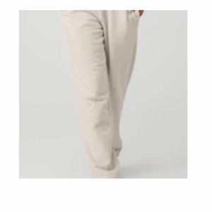 Alo Yoga Accolade Straight Leg Sweatpant